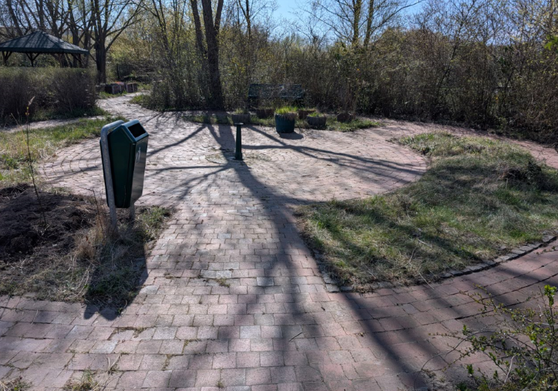 Aufgeräumter Schulgarten nach dem Frühjahrsputz